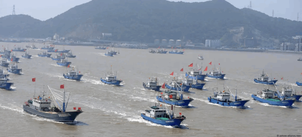 Barcos chinos y el doble desafío de Chile ante su zona costera. ¿invasión “suave”?