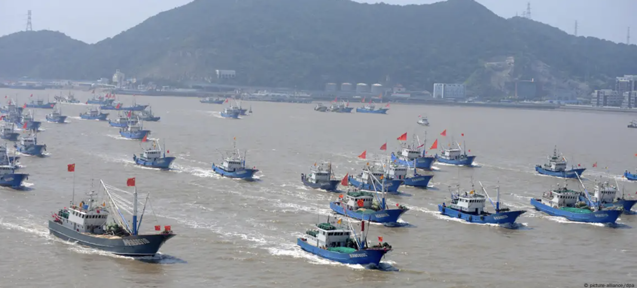 Barcos chinos y el doble desafío de Chile ante su zona costera. ¿invasión “suave”?